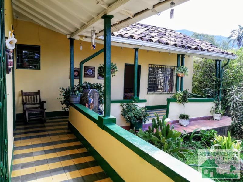 Casa-Finca disponible para Arriendo en La Estrella Ancon Foto numero 1